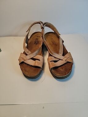 Naot Bernice Sandals Sz 8 Tan Color